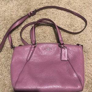 ❌SOLD❌Coach sling bag in pink. Size small